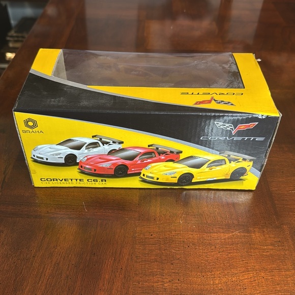 Braha Friction Licensed 1/24 Scale Corvette C6.R Friction Push & Go Yellow - Picture 5 of 7